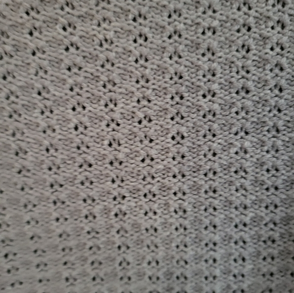 Abount short waisted knit sweater. - Picture 3 of 4